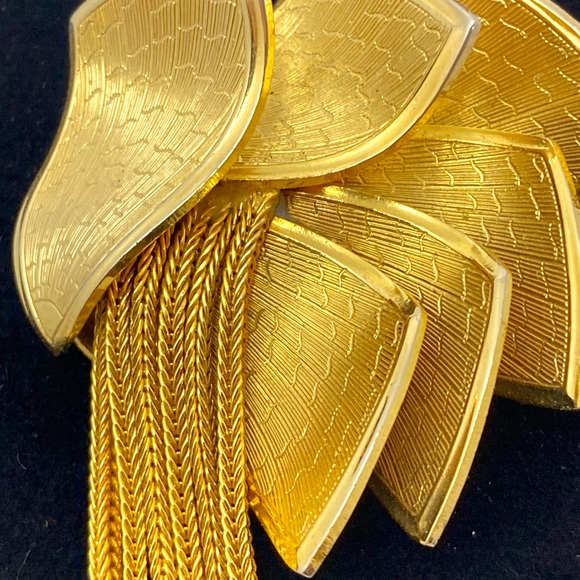 Vintage Fringe Textured Brooch - Picture 2 of 5